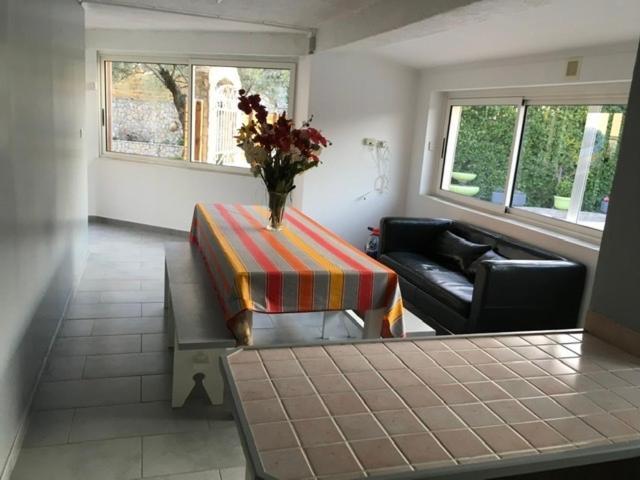 Appartement Rez De Chausse Bollène Eksteriør billede